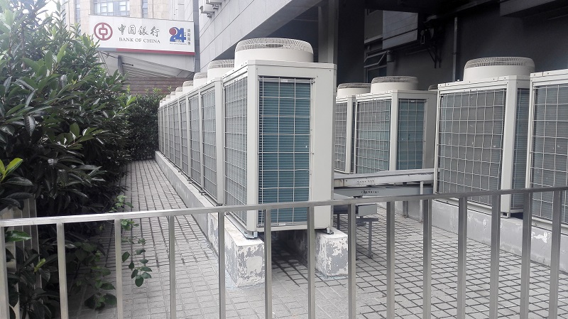 中央空調風管機