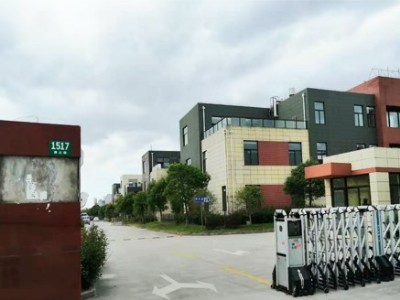 新華培訓學校-臨港分校美的新風安裝安裝工程