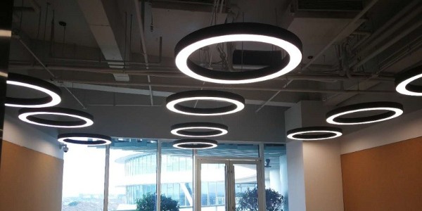 除了外觀，吊頂式空調與風機盤管還有這些不一樣！